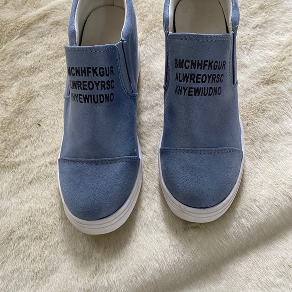 Blue wedge fashion running shoe - Picture 2 of 5